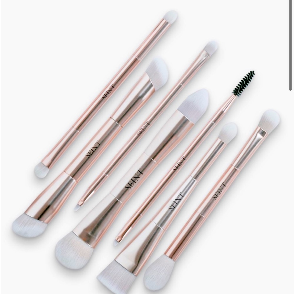 Seint makeup brush set. New.